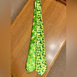 Festive Green St. Patrick’s Day Beer Mug and Shamrock Tie Set